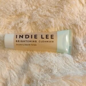 Brightening Cleanser - Cream and White